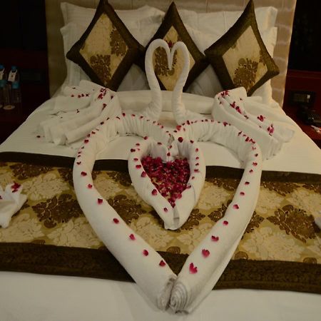 Charanpahari Hotel New Delhi Bagian luar foto