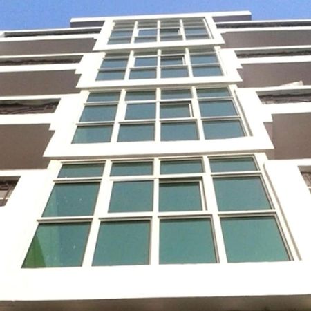 Charanpahari Hotel New Delhi Bagian luar foto