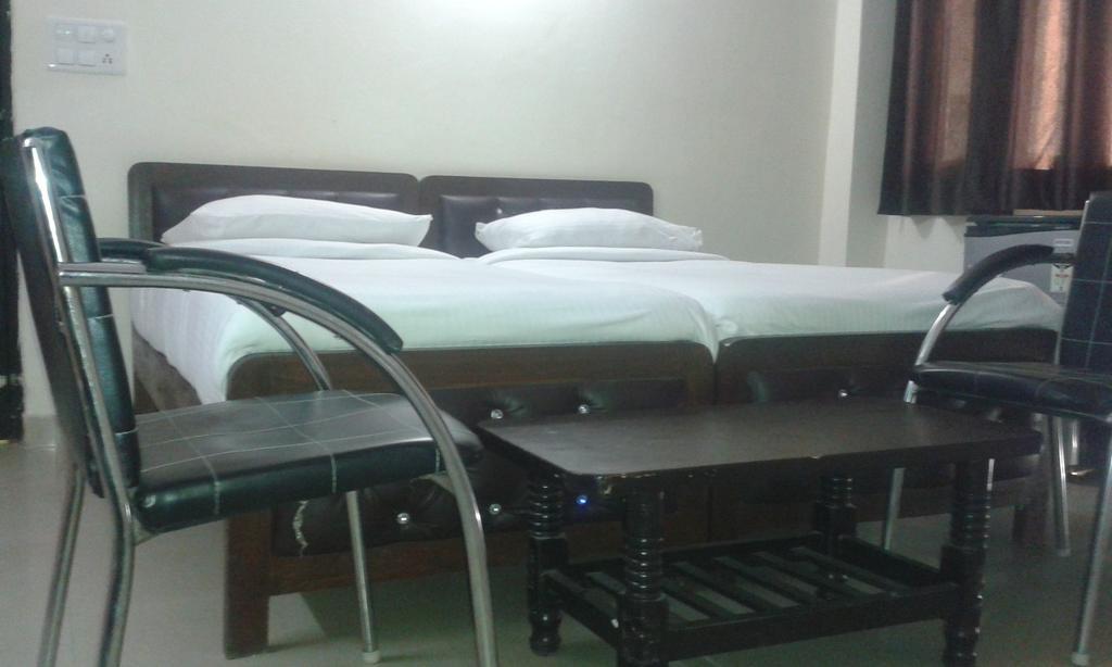 Charanpahari Hotel New Delhi Ruang foto