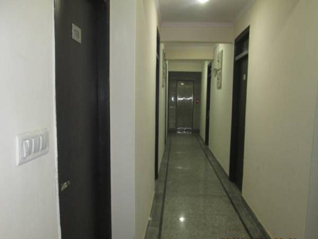 Charanpahari Hotel New Delhi Bagian luar foto