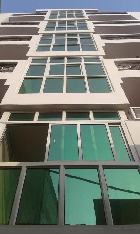 Charanpahari Hotel New Delhi Bagian luar foto