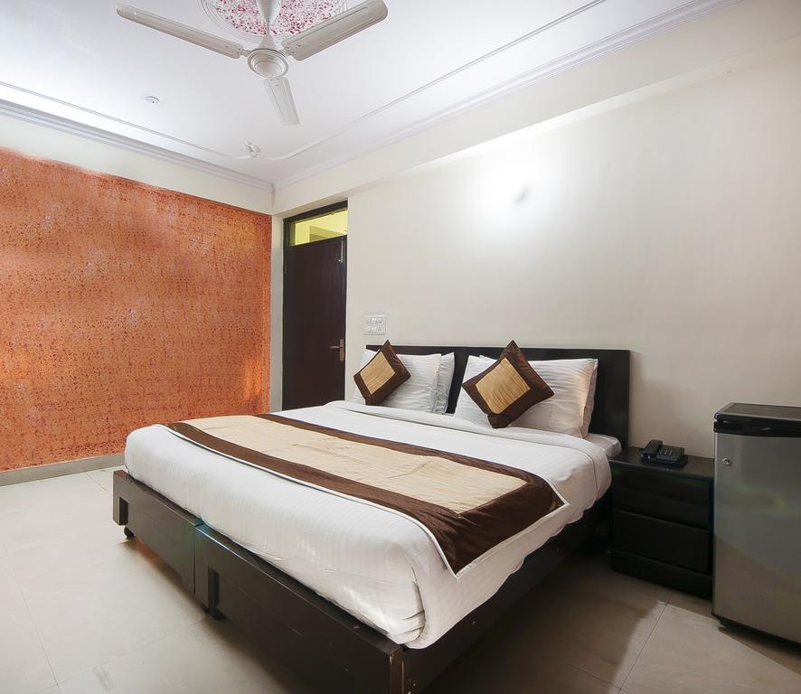 Charanpahari Hotel New Delhi Bagian luar foto