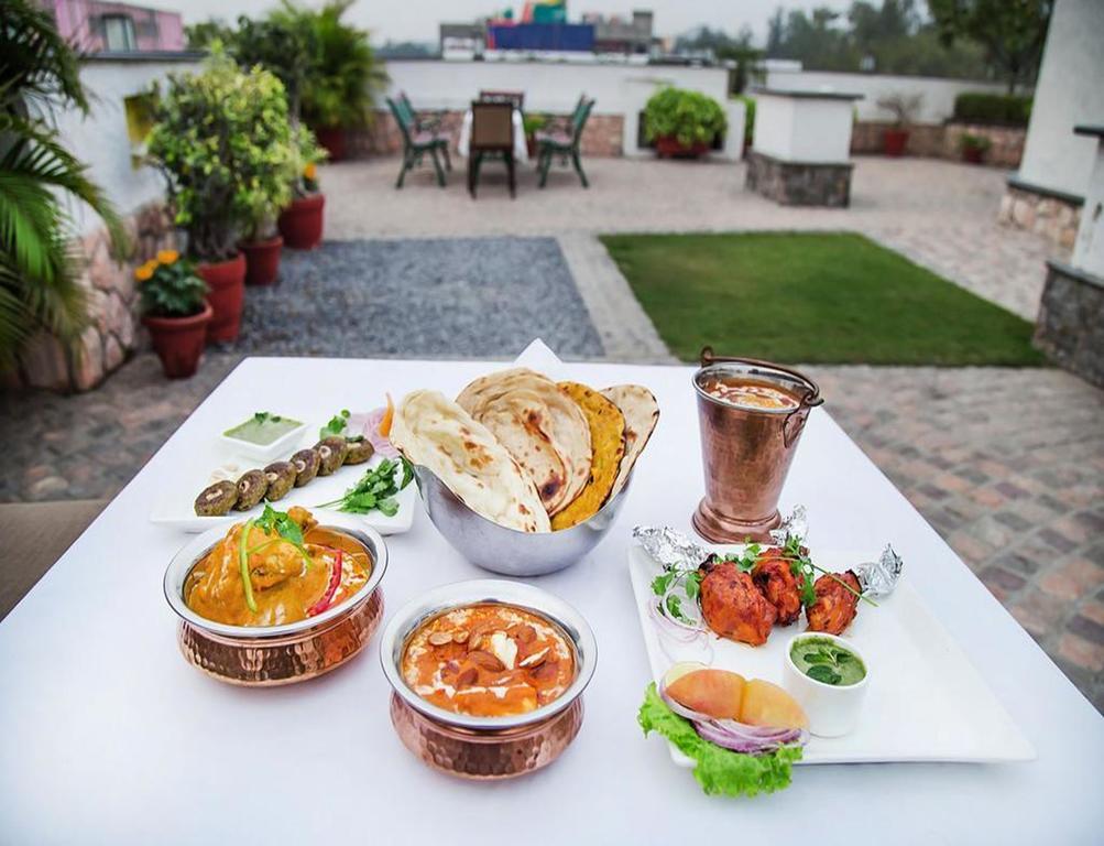 Charanpahari Hotel New Delhi Bagian luar foto