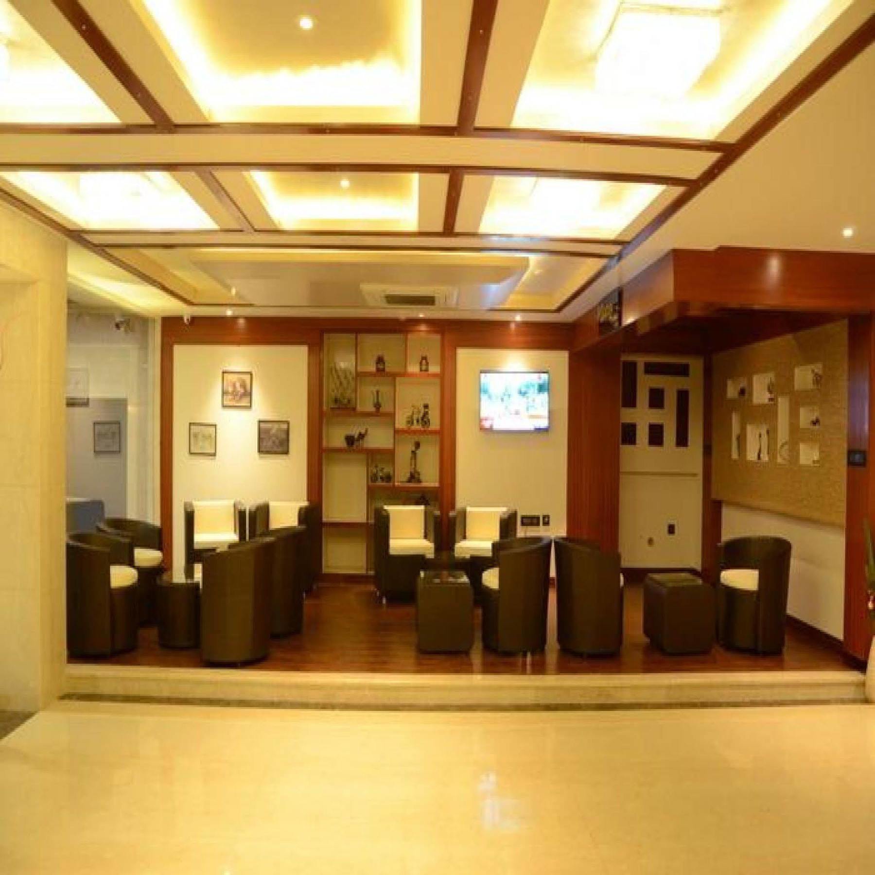 Charanpahari Hotel New Delhi Bagian luar foto