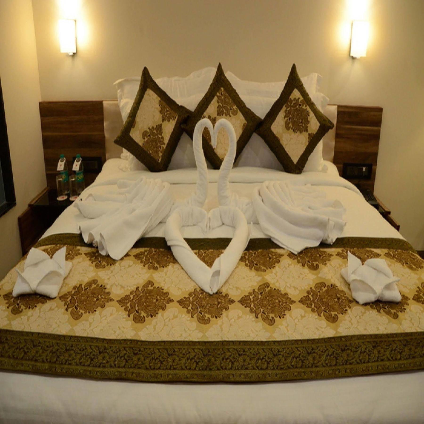 Charanpahari Hotel New Delhi Bagian luar foto
